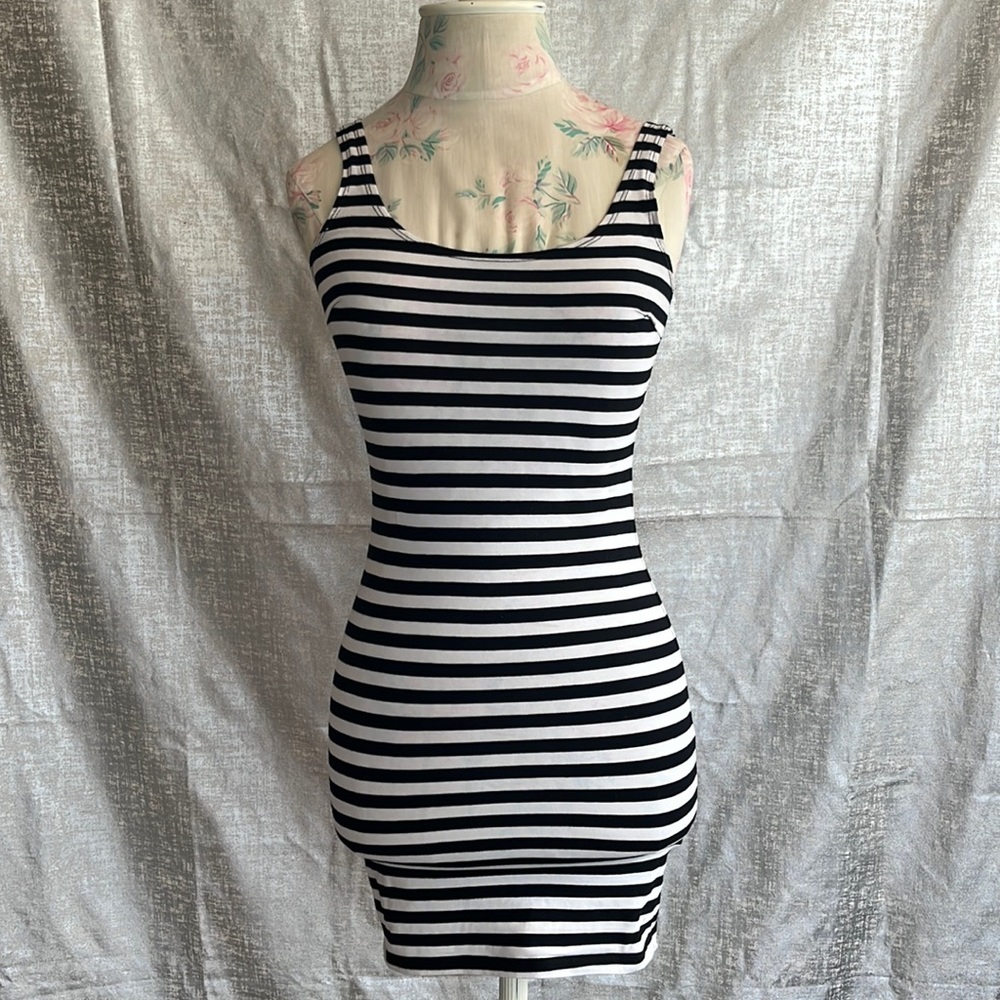 H&M Black and white stripped fitted dress